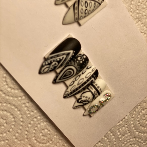 Bandanna Print Press on Nails - Picture 3 of 6